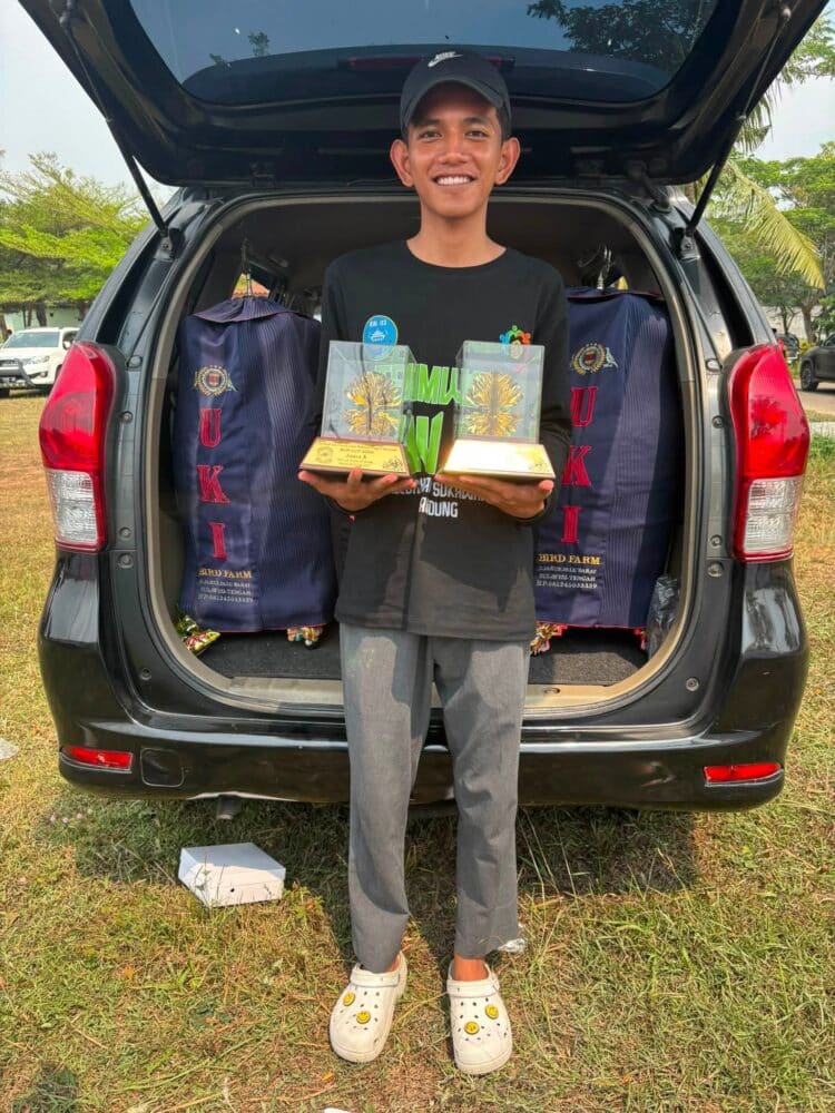 UKI DENGAN TROPI KLH CUP